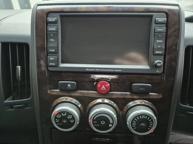 2009 Mitsubishi Delica JDM car for sale — photo 19 of 22