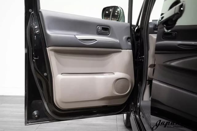 2000 Nissan Serena JDM car for sale — photo 19 of 25
