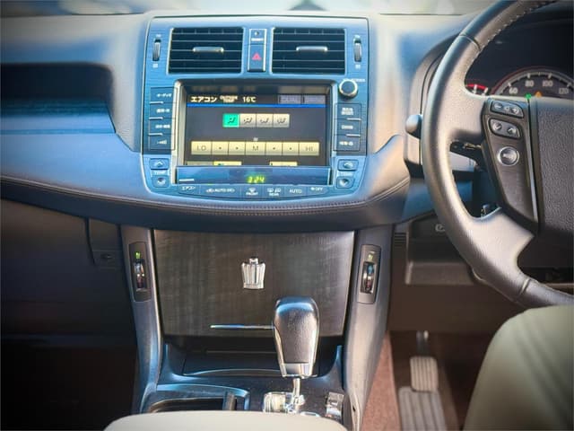2008 Toyota Crown JDM car for sale — photo 16 of 25