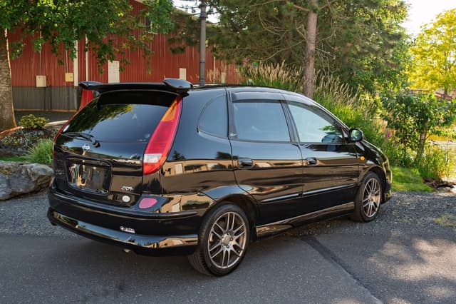 1999 Nissan Tino JDM car for sale — photo 8 of 23