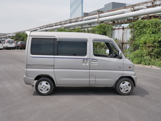 2001 Mitsubishi Town Box JDM car for sale — photo 4 of 25