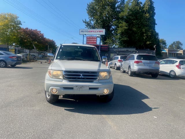 2006 Mitsubishi Pajero JDM car for sale — photo 2 of 25