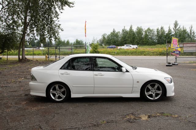 1999 Toyota Altezza JDM car for sale — photo 8 of 14