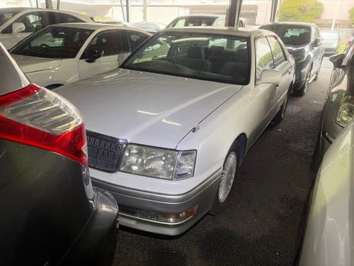 1998 Toyota Crown JDM car for sale — photo 2 of 15