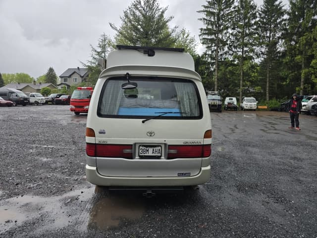 1996 Toyota Granvia JDM car for sale — photo 6 of 14