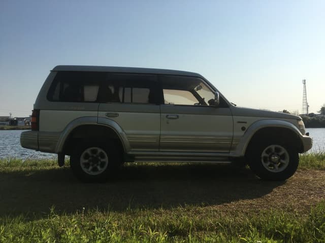 1995 Mitsubishi Pajero JDM car for sale — photo 2 of 5