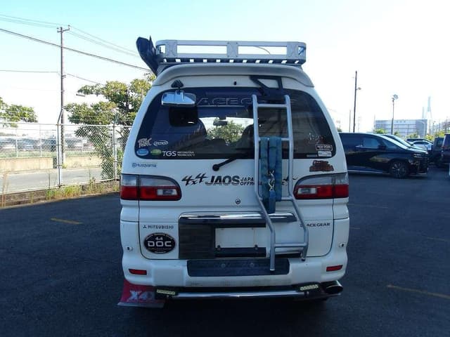 1996 Mitsubishi Delica JDM car for sale — photo 12 of 13