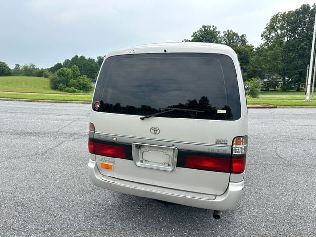 1998 Toyota HiAce JDM car for sale — photo 6 of 18