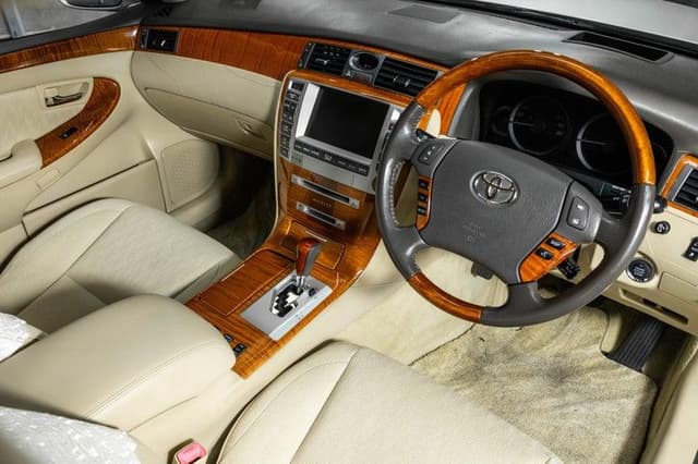 2005 Toyota Majesta JDM car for sale — photo 15 of 19
