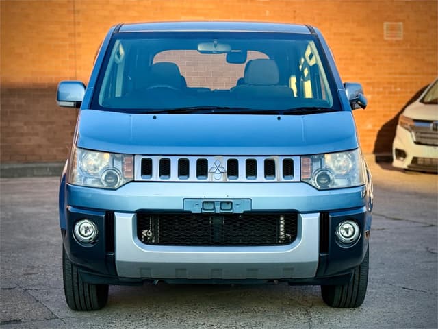2010 Mitsubishi Delica JDM car for sale — photo 2 of 25
