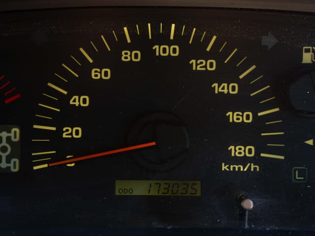 1998 Toyota Hilux Surf JDM car for sale — photo 3 of 15