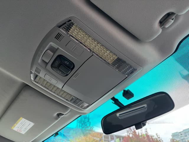2010 Toyota Vellfire JDM car for sale — photo 23 of 23
