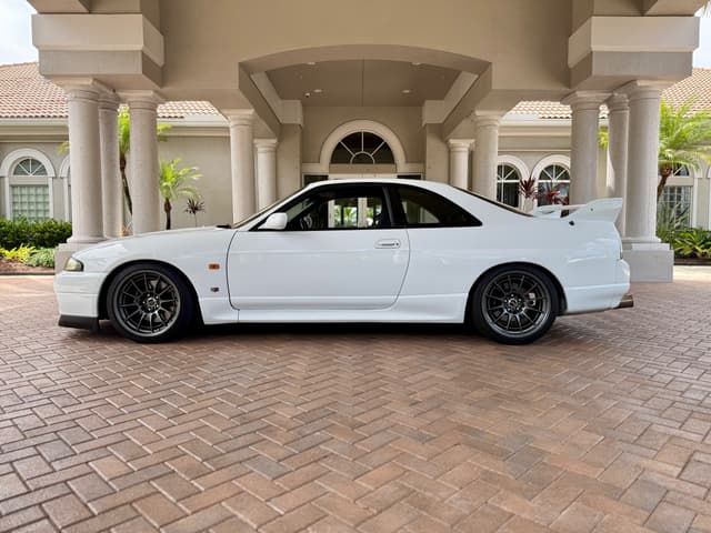1996 Nissan Skyline JDM car for sale — photo 4 of 5