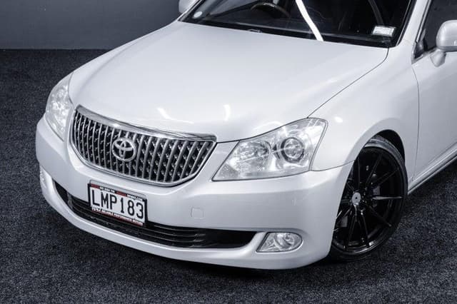 2009 Toyota Majesta JDM car for sale — photo 4 of 20