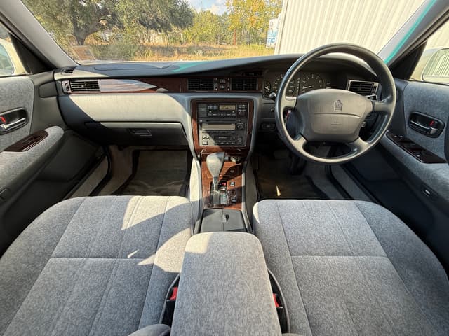 1996 Toyota Crown JDM car for sale — photo 19 of 20