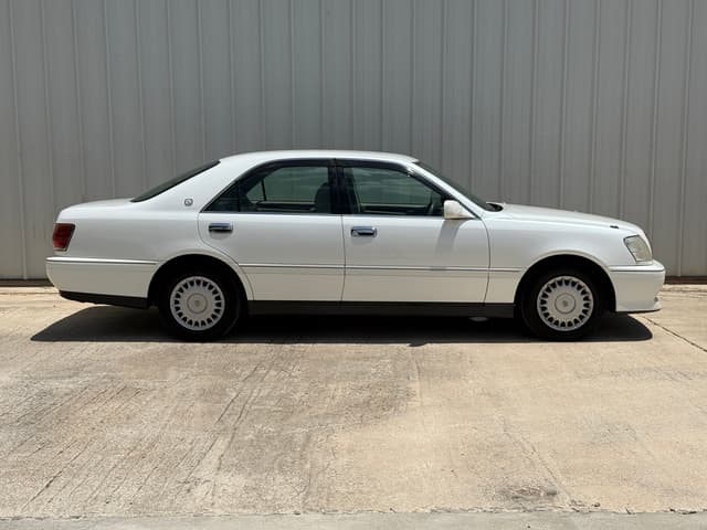 2000 Toyota Crown JDM car for sale — photo 2 of 21