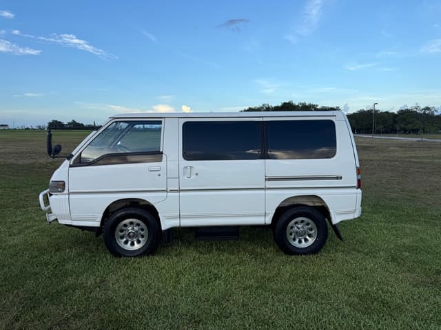 1995 Mitsubishi Pajero JDM car for sale — photo 14 of 21