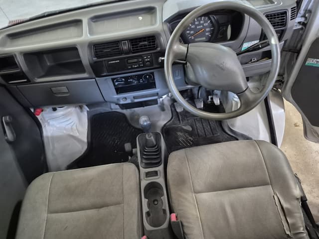 2001 Mitsubishi Minicab JDM car for sale — photo 17 of 19