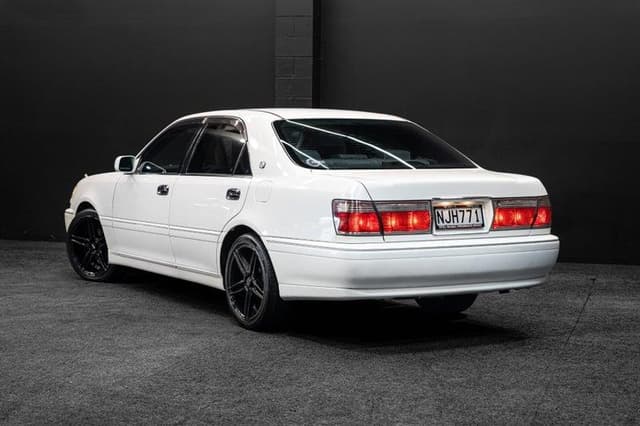 2000 Toyota Crown JDM car for sale — photo 4 of 18