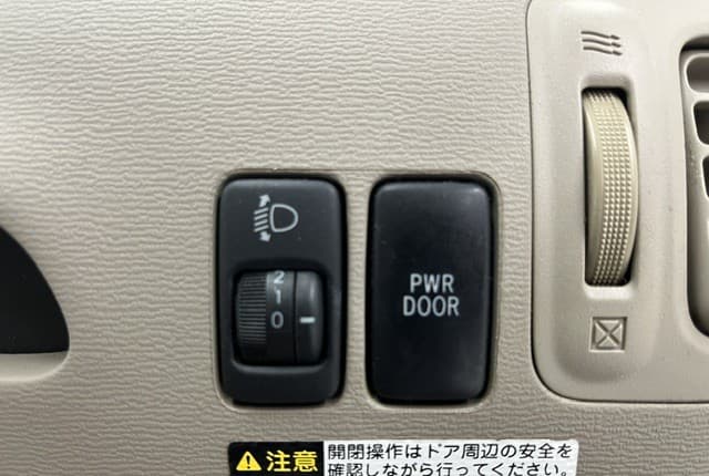 2007 Toyota Raum JDM car for sale — photo 14 of 25
