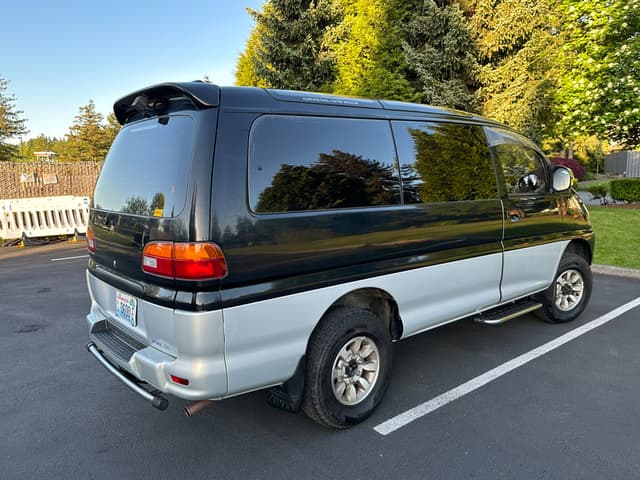 1994 Mitsubishi Delica JDM car for sale — photo 7 of 10