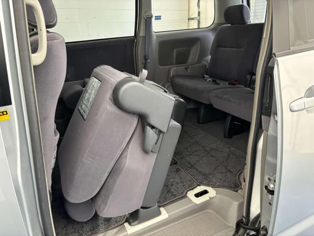 2001 Toyota Noah JDM car for sale — photo 21 of 25