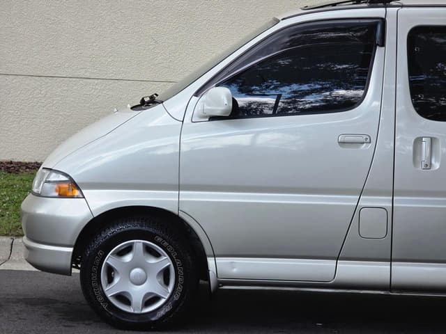1996 Toyota Granvia JDM car for sale — photo 8 of 25