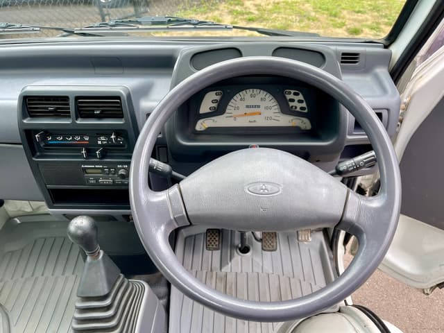 1998 Mitsubishi Minicab JDM car for sale — photo 15 of 25