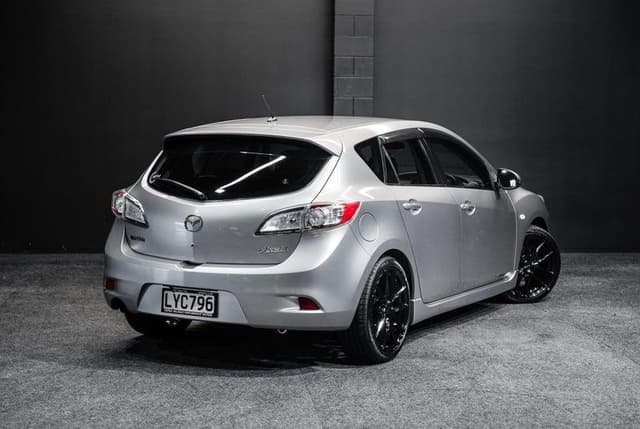 2012 Mazda Axela JDM car for sale — photo 10 of 17