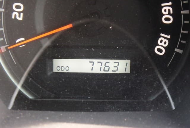 2007 Toyota Hilux Surf JDM car for sale — photo 38 of 56