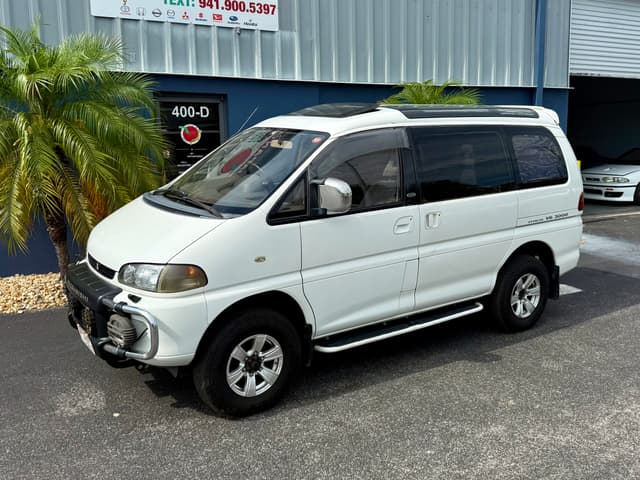 1995 Mitsubishi Delica JDM car for sale — photo 4 of 21