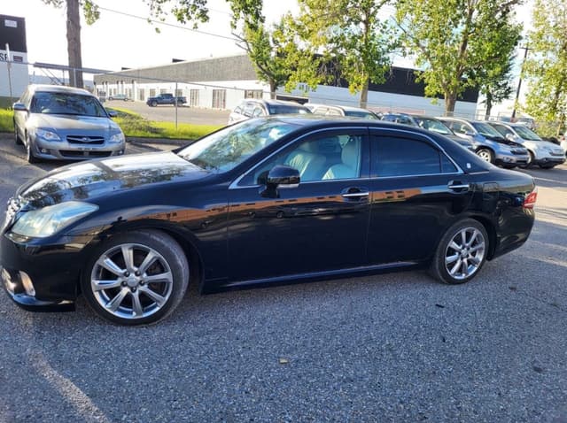 2010 Toyota Crown JDM car for sale — photo 7 of 13