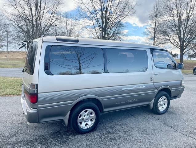 1996 Toyota HiAce JDM car for sale — photo 4 of 10