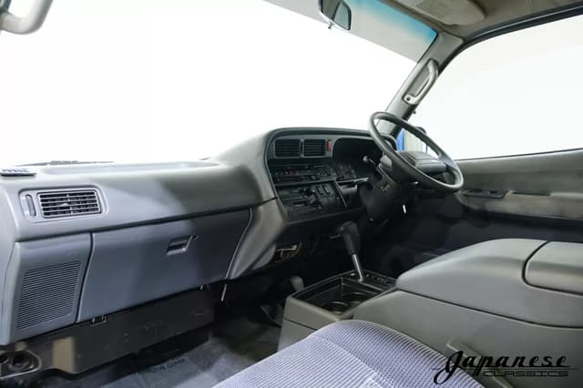 1990 Toyota HiAce JDM car for sale — photo 9 of 25