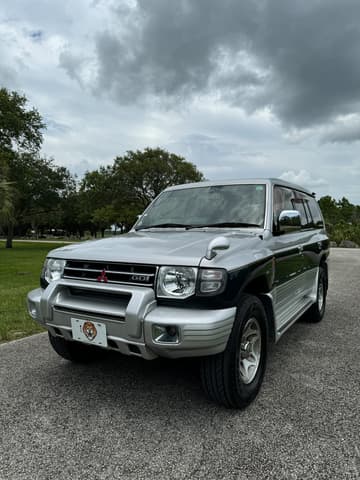1996 Mitsubishi Pajero JDM car for sale — photo 2 of 21