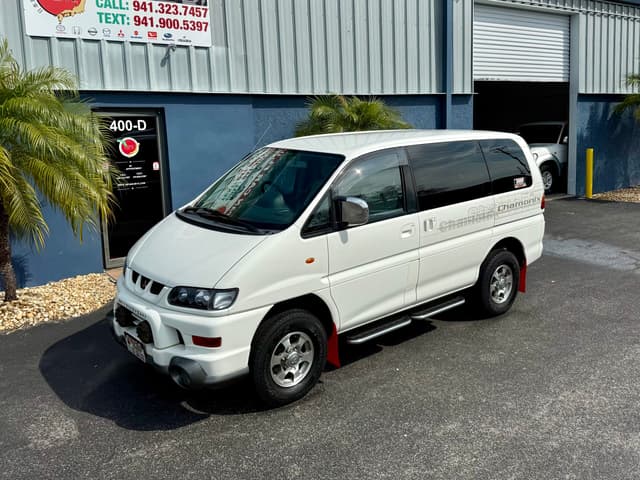 2000 Mitsubishi Delica JDM car for sale — photo 3 of 24