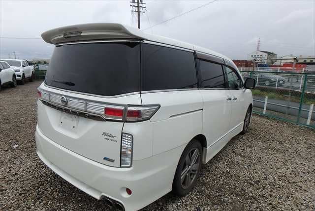 2011 Nissan Elgrand JDM car for sale — photo 4 of 25