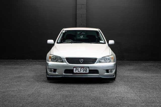 2001 Toyota Altezza JDM car for sale — photo 10 of 18