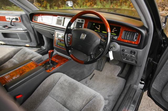 Toyota Century JDM car for sale — photo 3 of 10