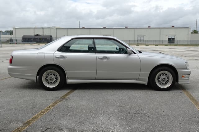 1995 Nissan Gloria JDM car for sale — photo 5 of 18