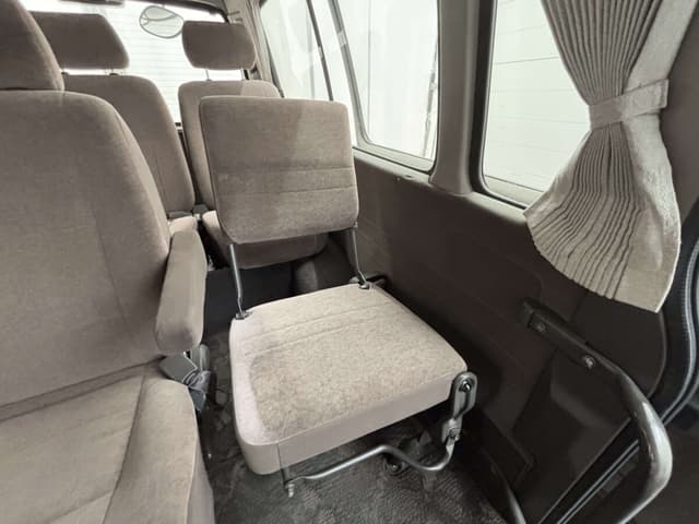 2001 Toyota HiAce JDM car for sale — photo 23 of 25