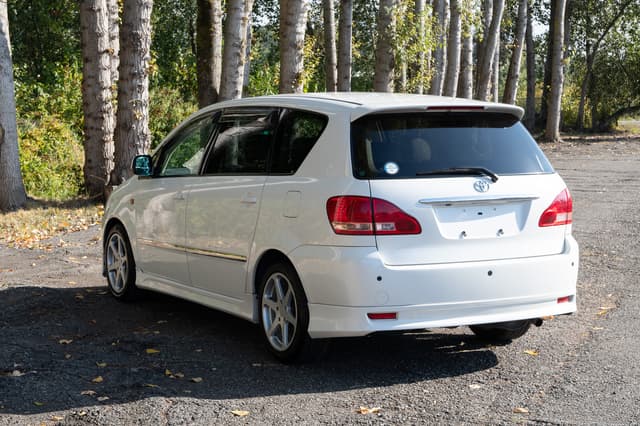 2001 Toyota Ipsum JDM car for sale — photo 4 of 15