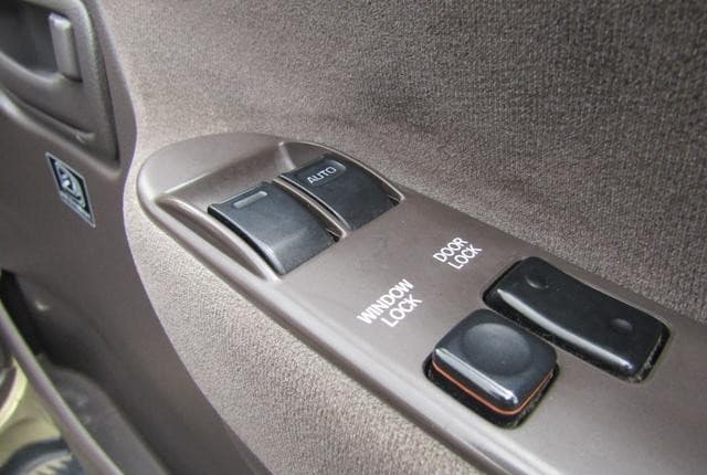 2002 Toyota HiAce JDM car for sale — photo 16 of 20