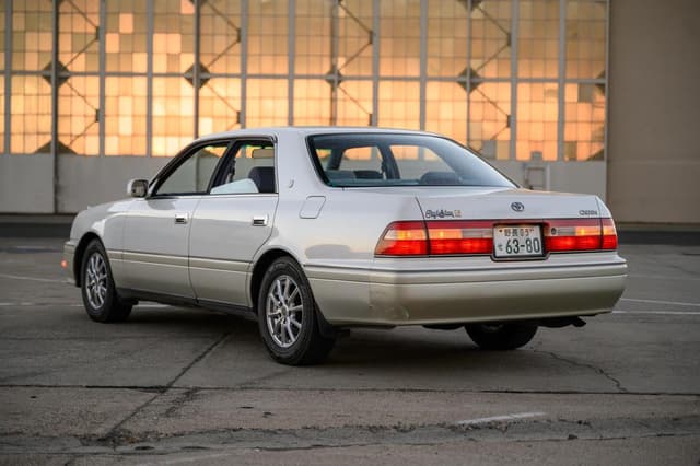 1996 Toyota Crown JDM car for sale — photo 5 of 24