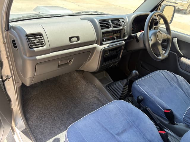 1999 Suzuki Jimny JDM car for sale — photo 13 of 18