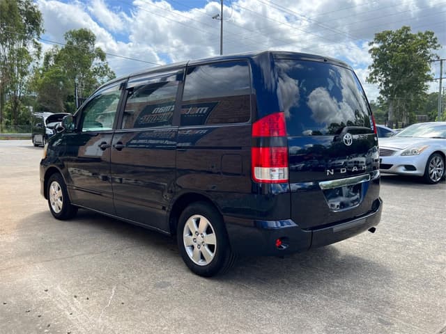 2005 Toyota Noah JDM car for sale — photo 8 of 17