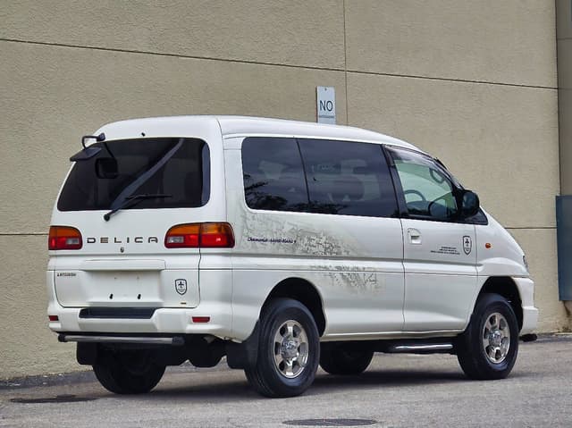 1999 Mitsubishi Delica JDM car for sale — photo 4 of 25
