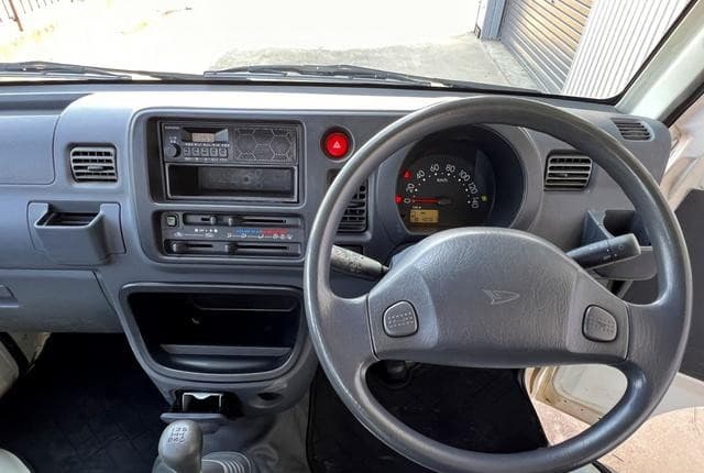 2006 Daihatsu Hijet JDM car for sale — photo 11 of 25