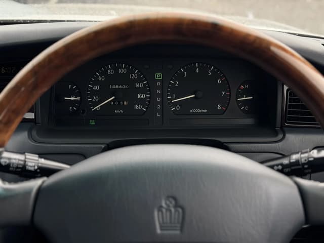 1996 Toyota Crown JDM car for sale — photo 20 of 25