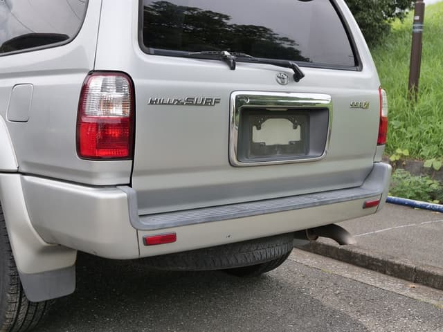2001 Toyota Hilux Surf JDM car for sale — photo 15 of 25